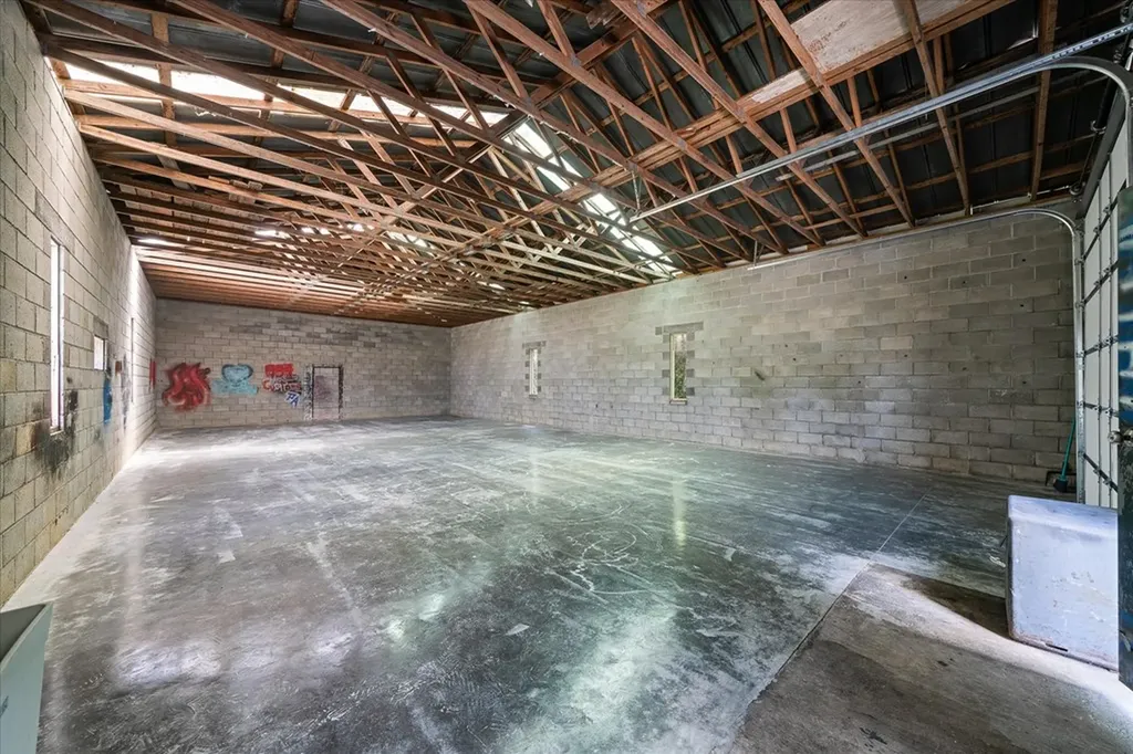 183 Thompson Lane Crossville TN 38555