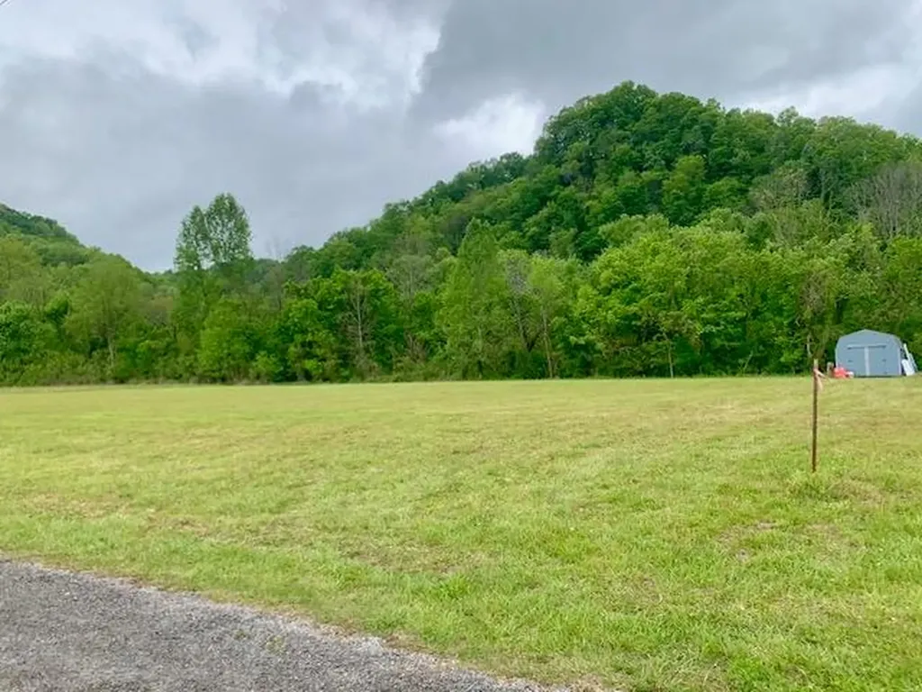 27 & 28 Hiawassee Lane Celina TN 38551