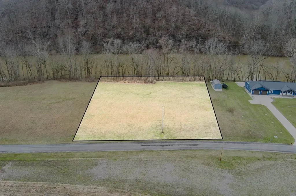 27 & 28 Hiawassee Lane Celina TN 38551