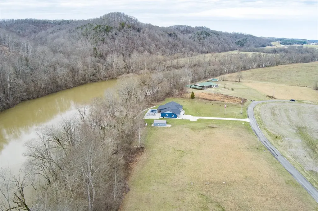 27 & 28 Hiawassee Lane Celina TN 38551