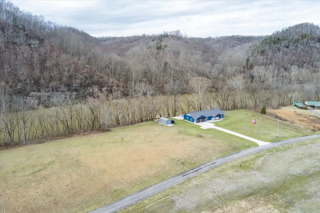 27 & 28 Hiawassee Lane Celina TN 38551