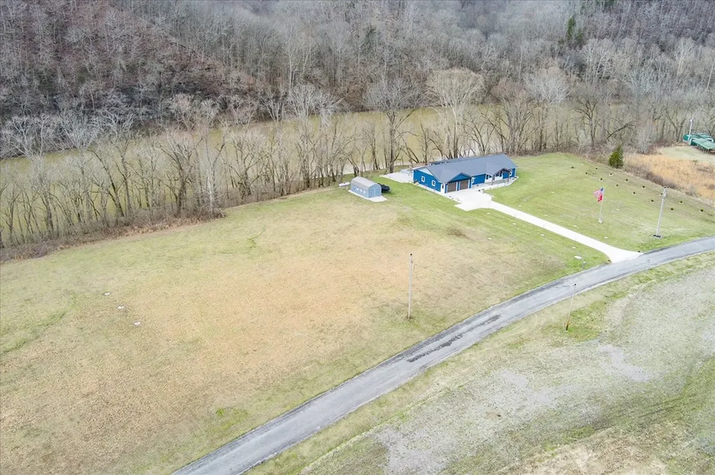 27 & 28 Hiawassee Lane Celina TN 38551