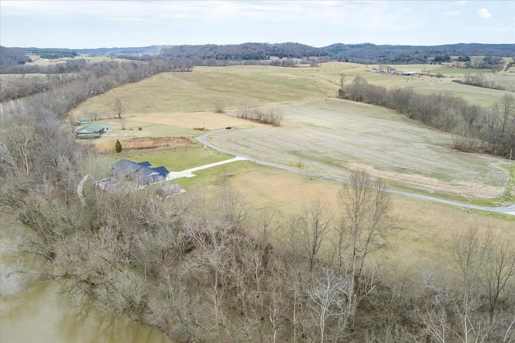 27 & 28 Hiawassee Lane Celina TN 38551