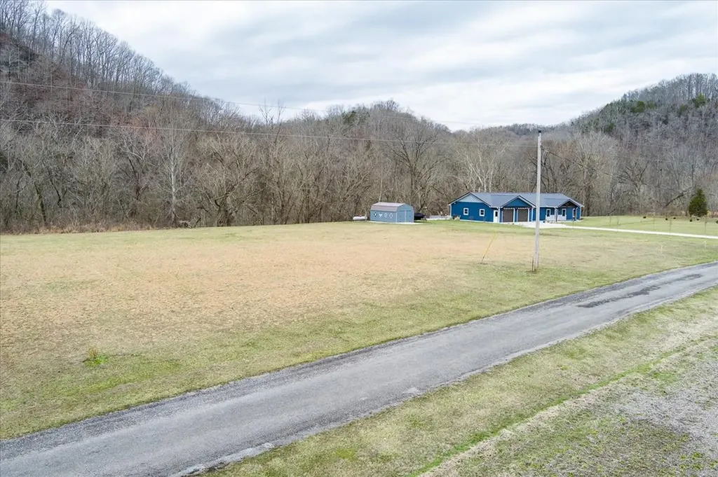 27 & 28 Hiawassee Lane Celina TN 38551