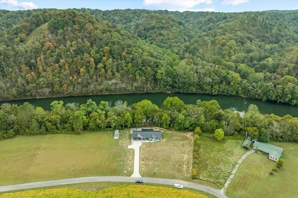 27 & 28 Hiawassee Lane Celina TN 38551