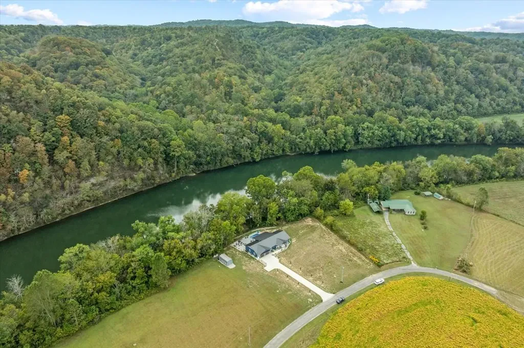 27 & 28 Hiawassee Lane Celina TN 38551