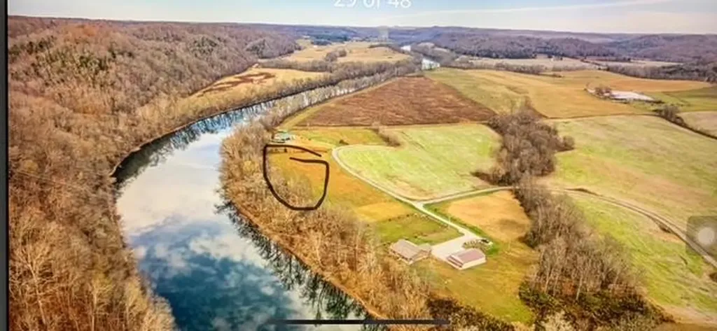 27 & 28 Hiawassee Lane Celina TN 38551