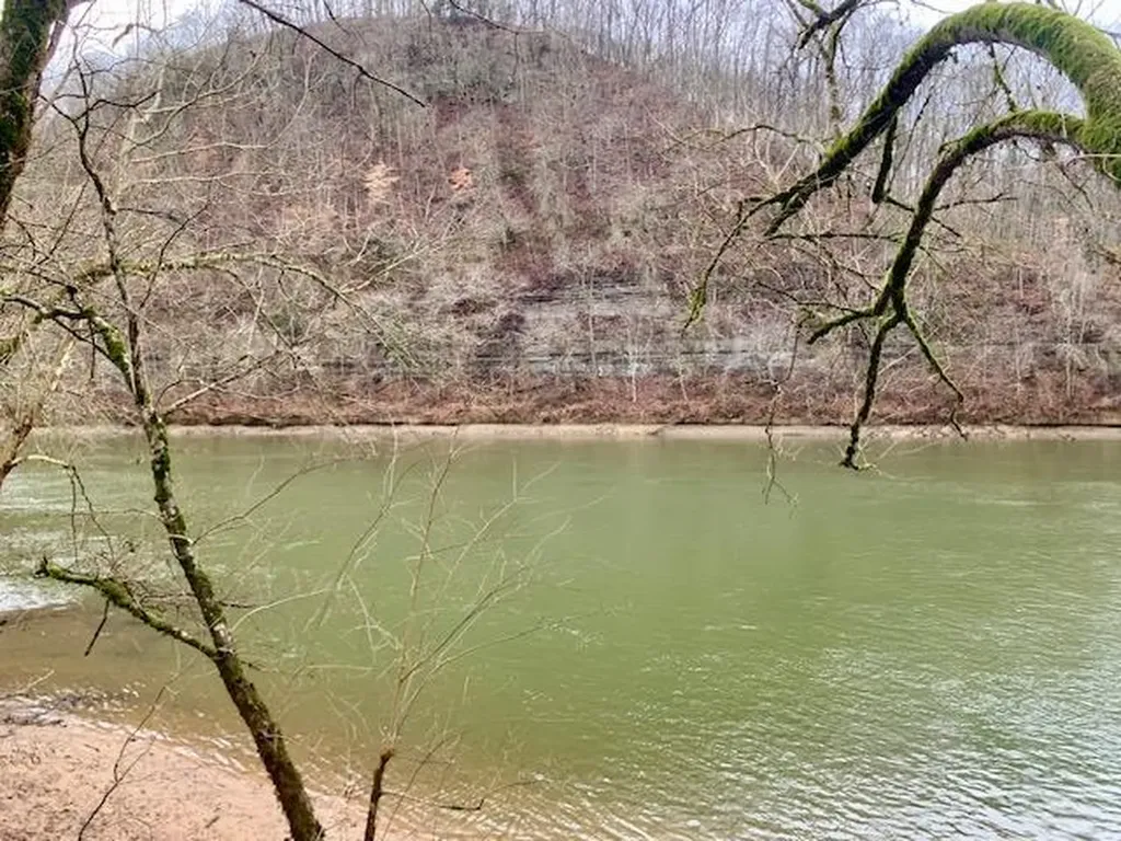 27 & 28 Hiawassee Lane Celina TN 38551