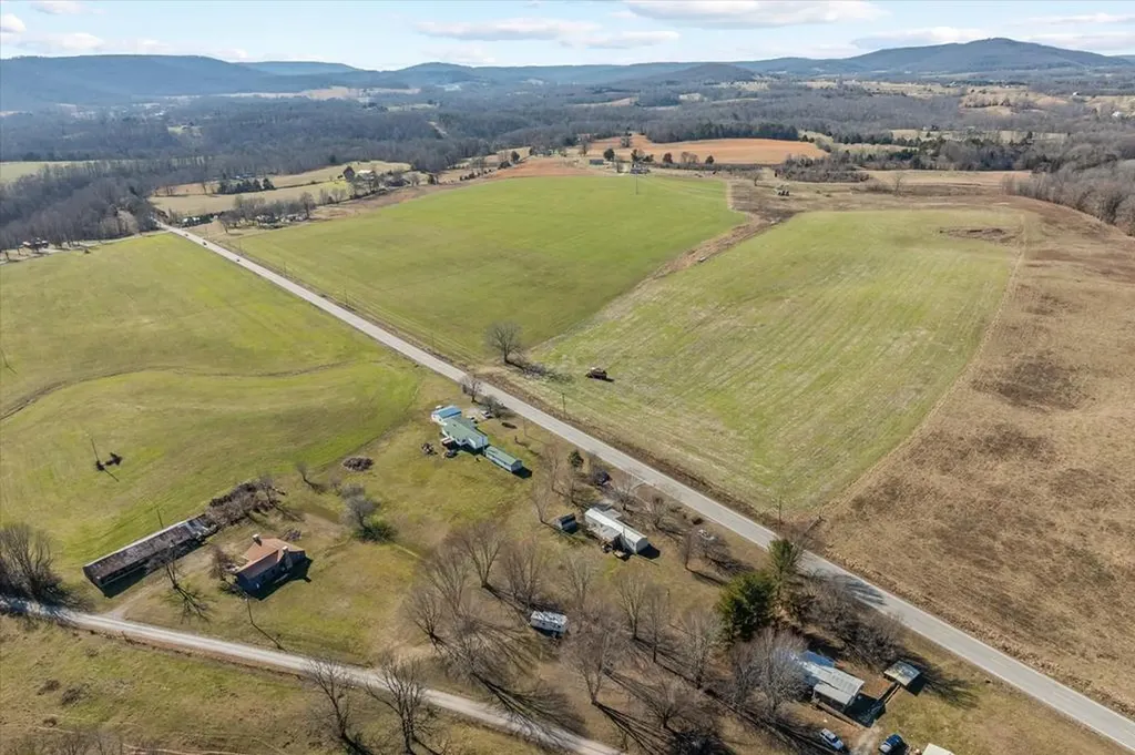 3570 Jamestown Highway Alpine TN 38543