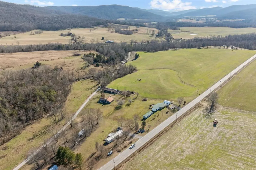 3570 Jamestown Highway Alpine TN 38543