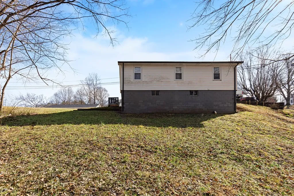 215 Oakwood Sparta TN 38583