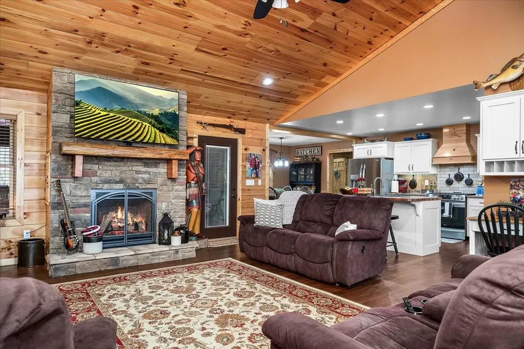 253 Hiawassee Lane Celina TN 38551