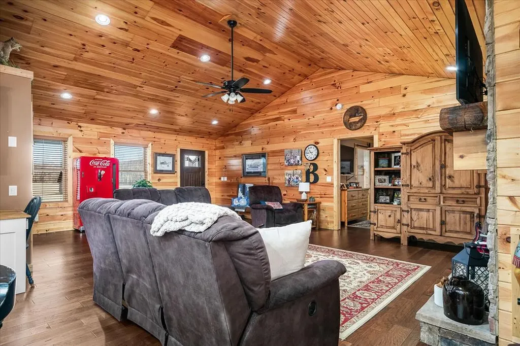 253 Hiawassee Lane Celina TN 38551