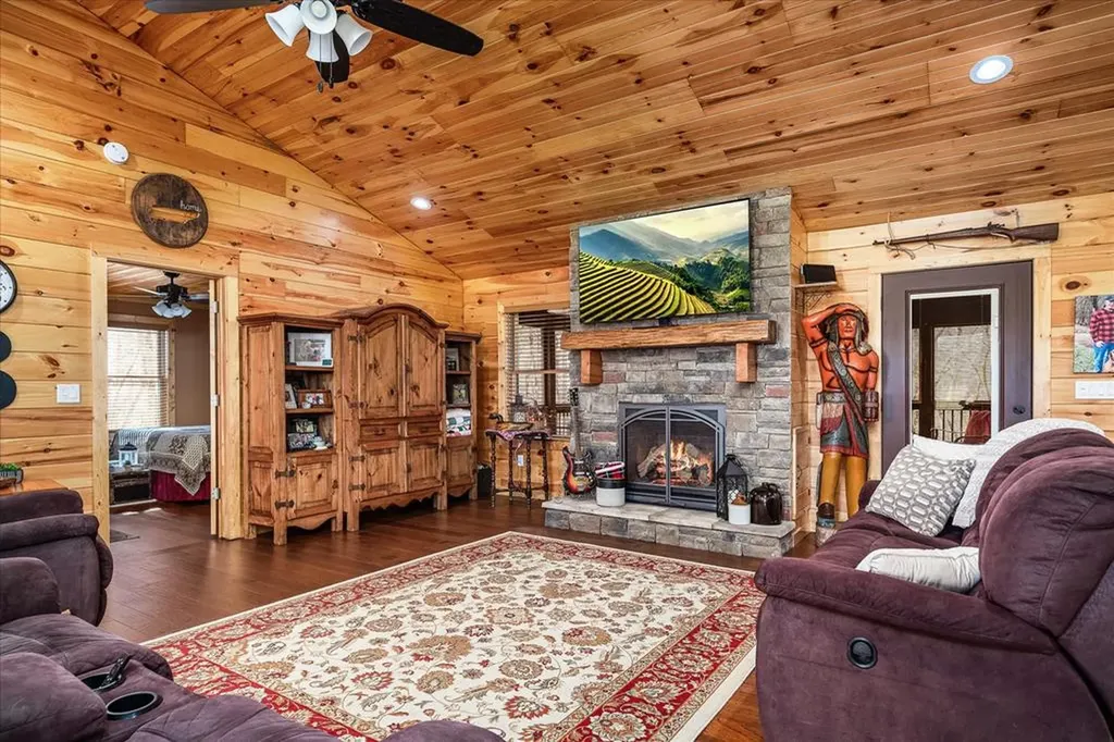 253 Hiawassee Lane Celina TN 38551