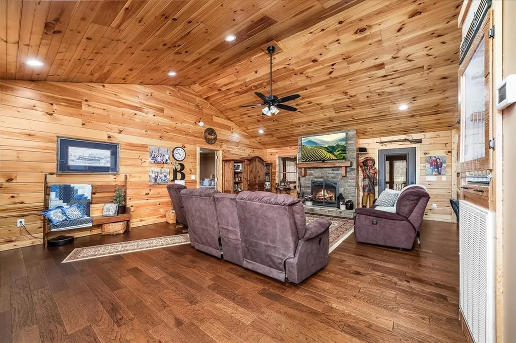 253 Hiawassee Lane Celina TN 38551