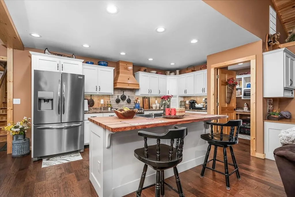 253 Hiawassee Lane Celina TN 38551