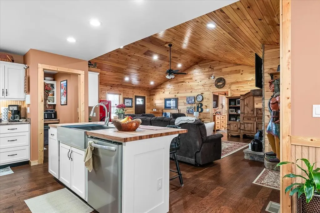 253 Hiawassee Lane Celina TN 38551