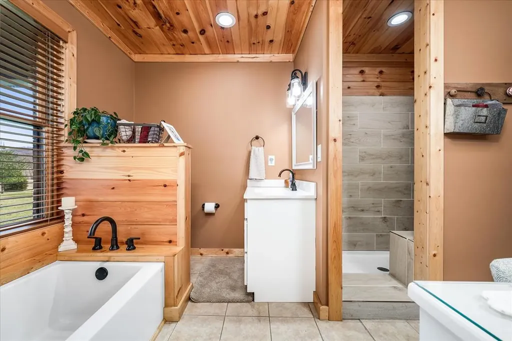 253 Hiawassee Lane Celina TN 38551