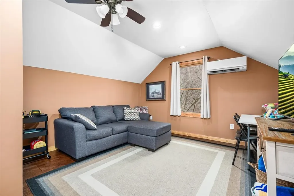 253 Hiawassee Lane Celina TN 38551