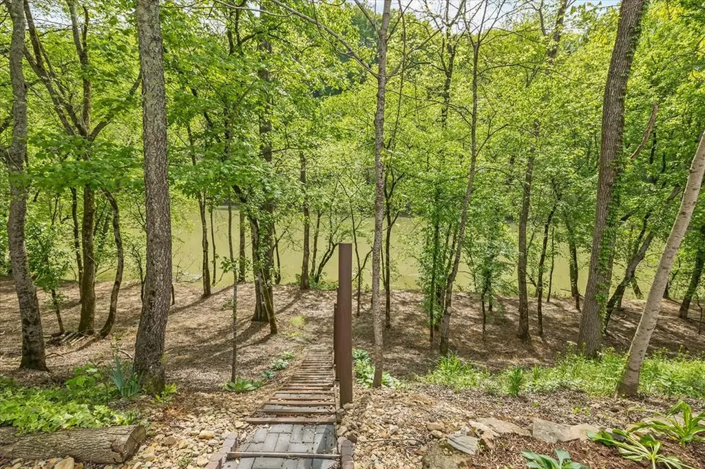 253 Hiawassee Lane Celina TN 38551