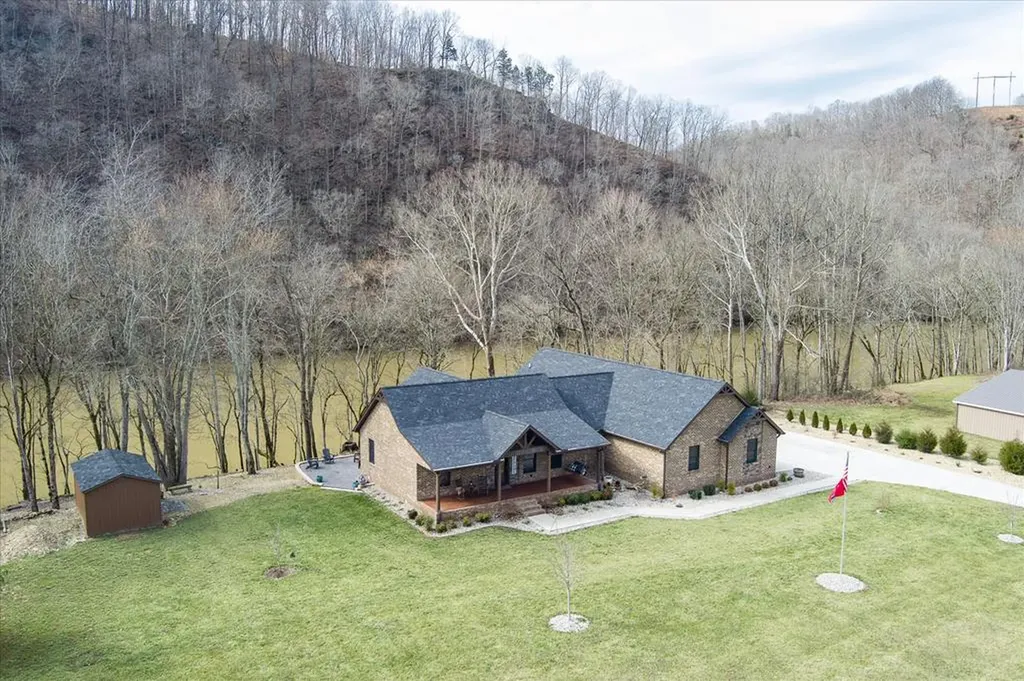 253 Hiawassee Lane Celina TN 38551