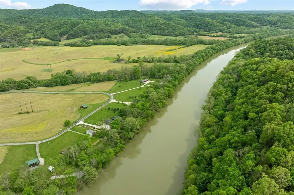 253 Hiawassee Lane Celina TN 38551