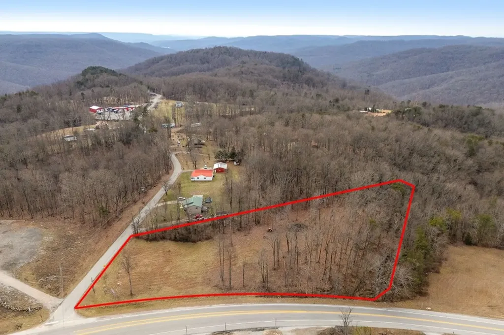 1101 Bee Rock Monterey TN 38574