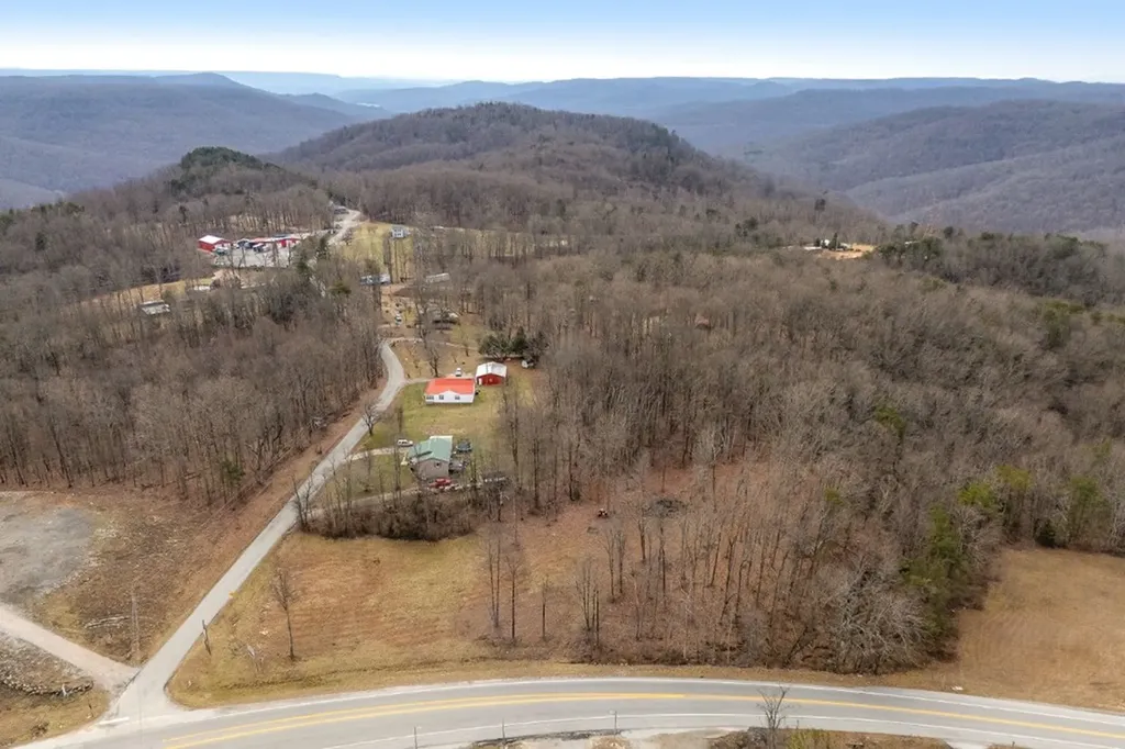 1101 Bee Rock Monterey TN 38574