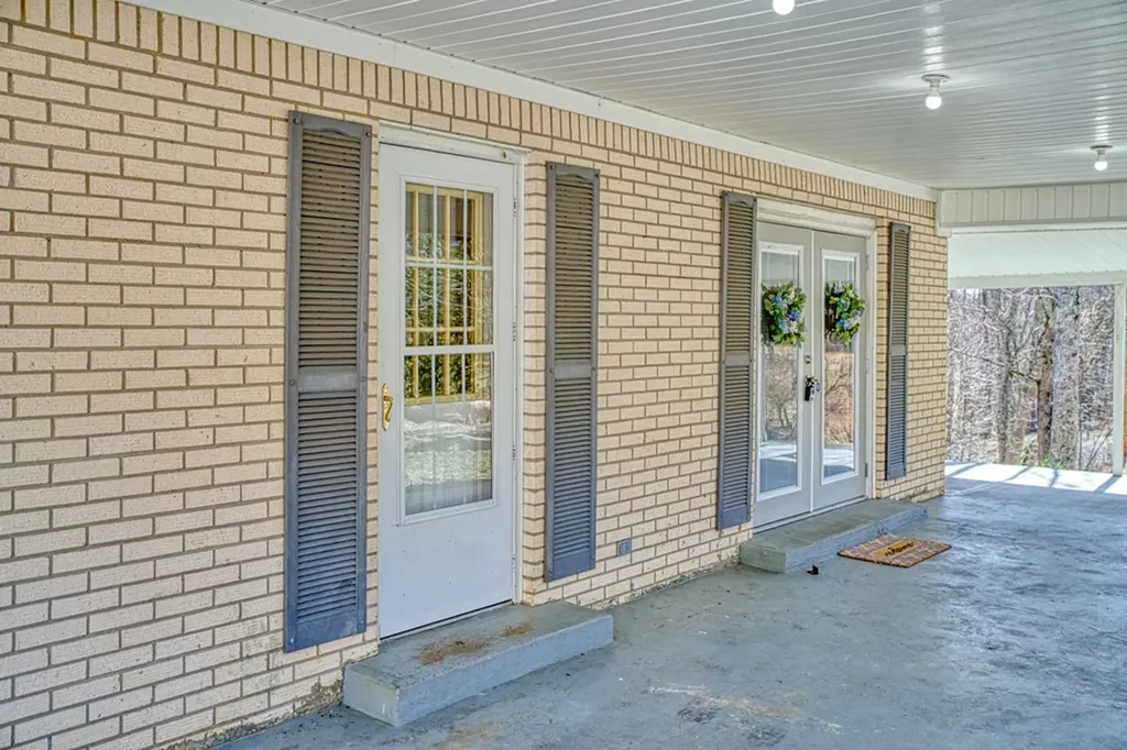 118 Effie Allen Lane Hilham TN 38568