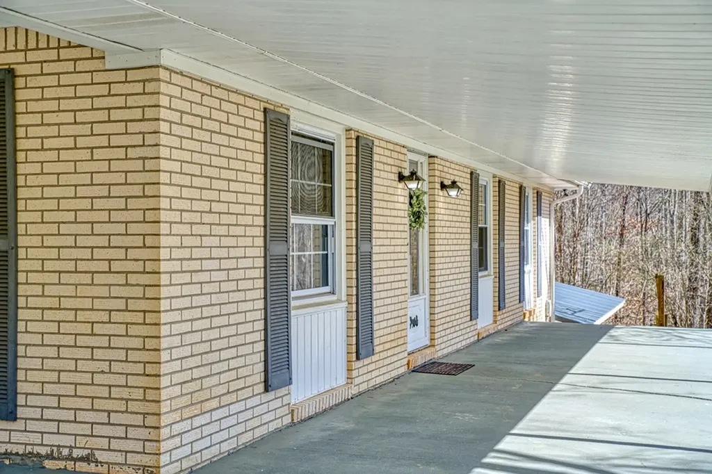 118 Effie Allen Lane Hilham TN 38568