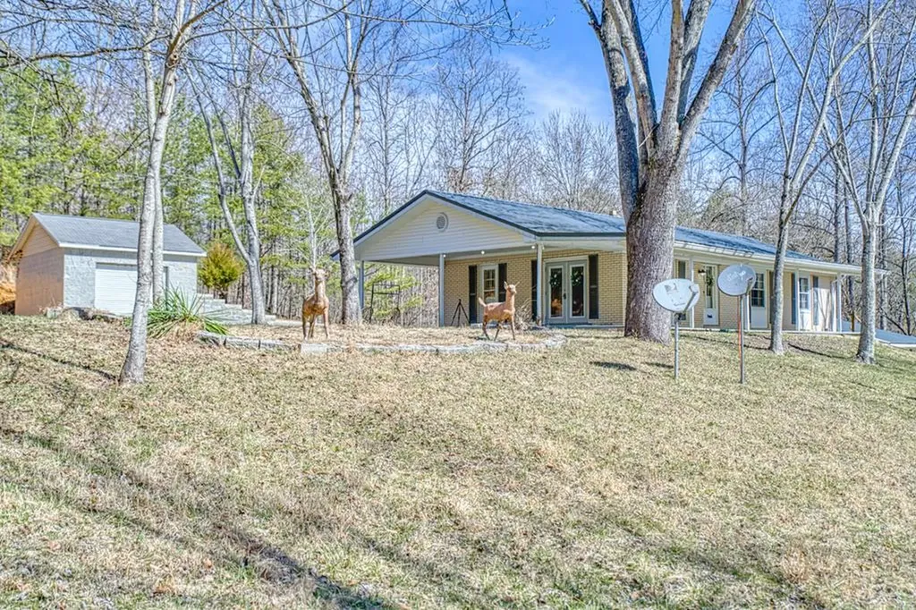 118 Effie Allen Lane Hilham TN 38568