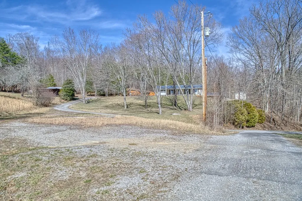 118 Effie Allen Lane Hilham TN 38568