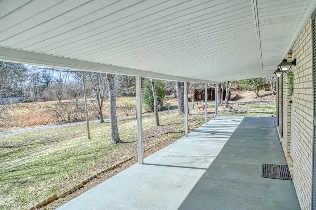 118 Effie Allen Lane Hilham TN 38568