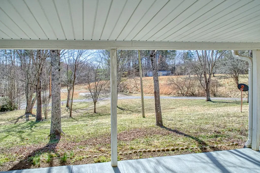 118 Effie Allen Lane Hilham TN 38568