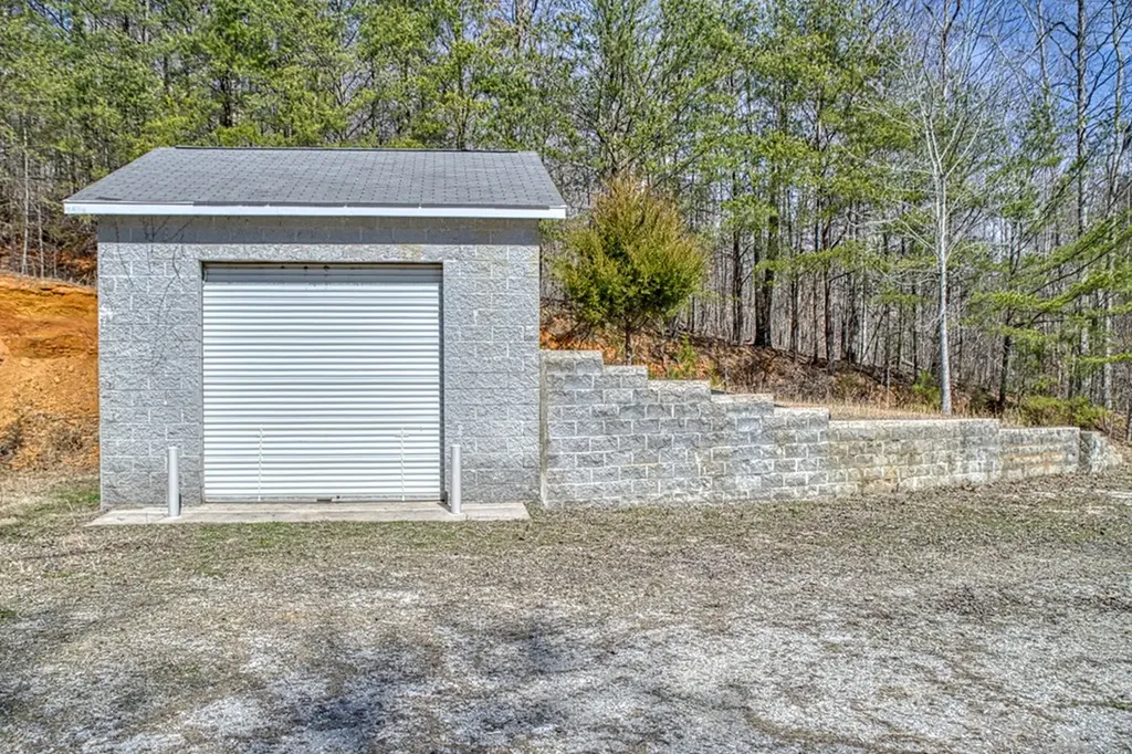 118 Effie Allen Lane Hilham TN 38568