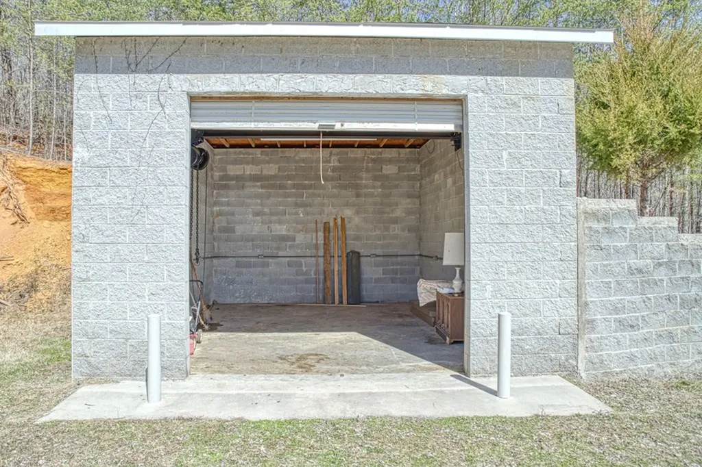 118 Effie Allen Lane Hilham TN 38568