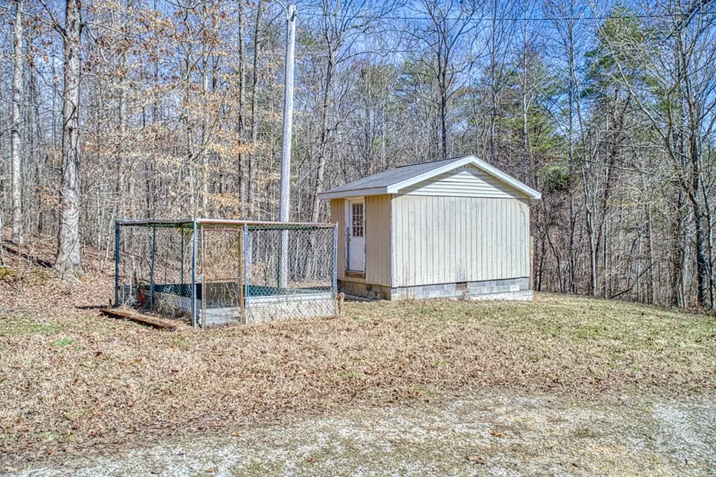 118 Effie Allen Lane Hilham TN 38568