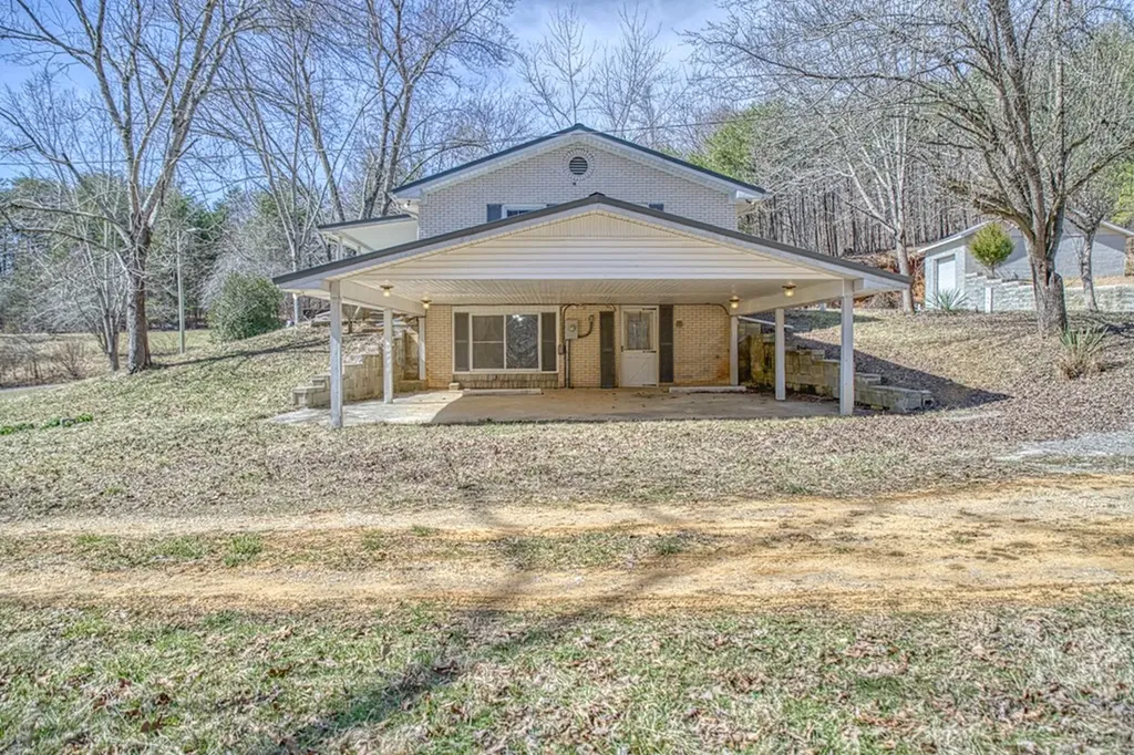 118 Effie Allen Lane Hilham TN 38568