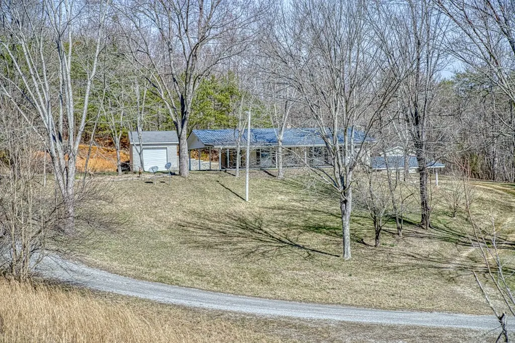 118 Effie Allen Lane Hilham TN 38568