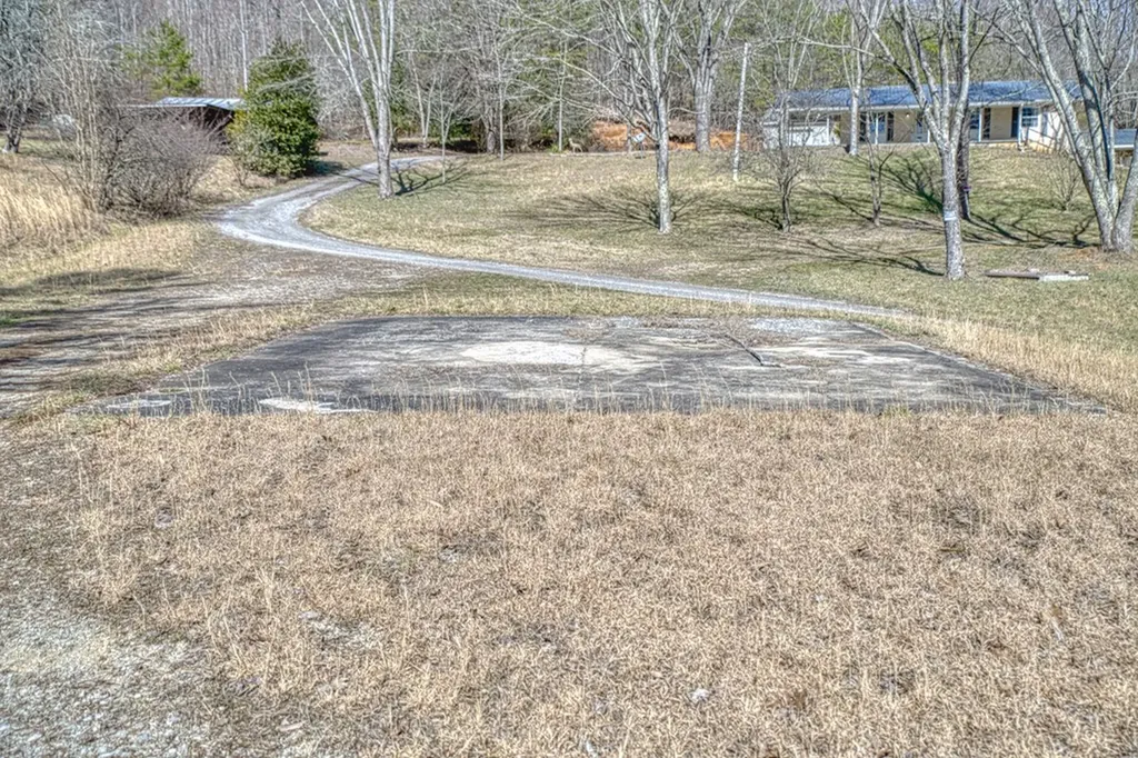 118 Effie Allen Lane Hilham TN 38568