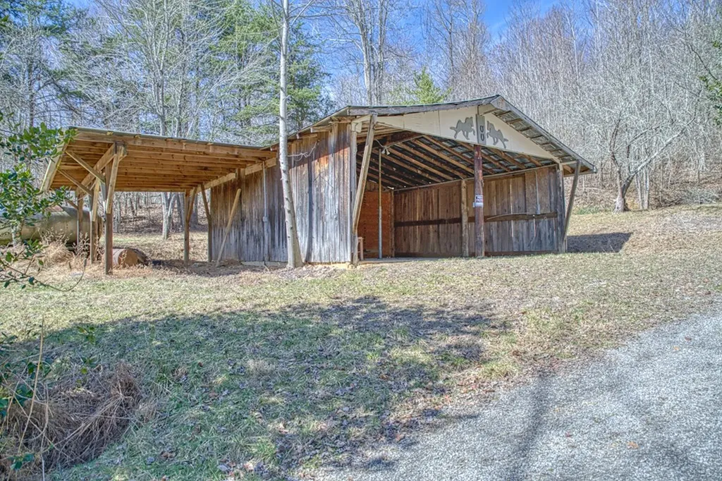 118 Effie Allen Lane Hilham TN 38568