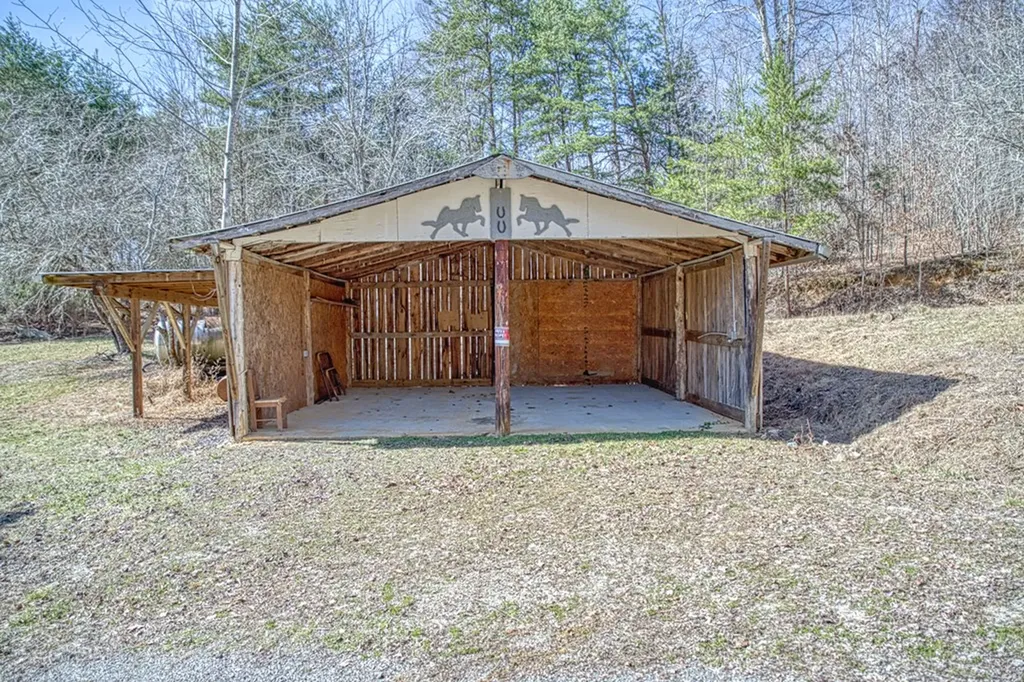 118 Effie Allen Lane Hilham TN 38568