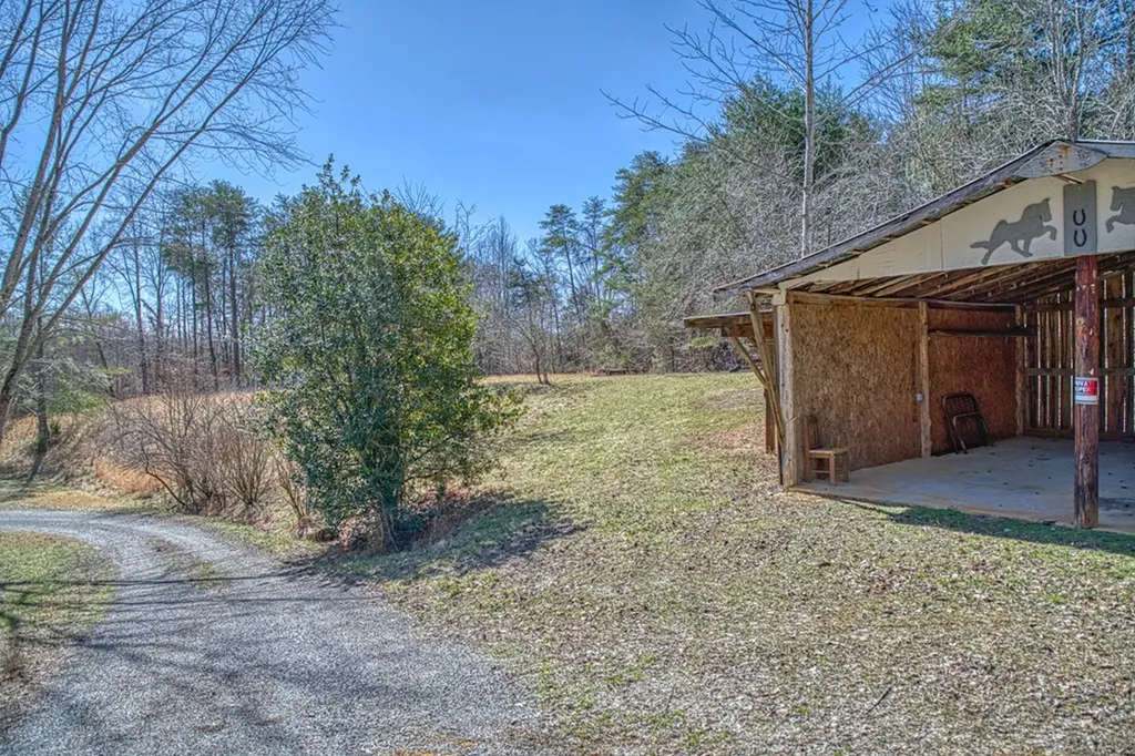 118 Effie Allen Lane Hilham TN 38568