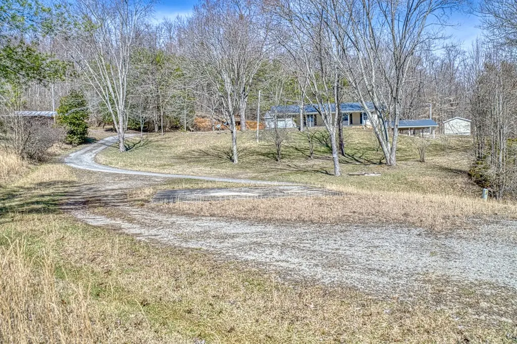 118 Effie Allen Lane Hilham TN 38568