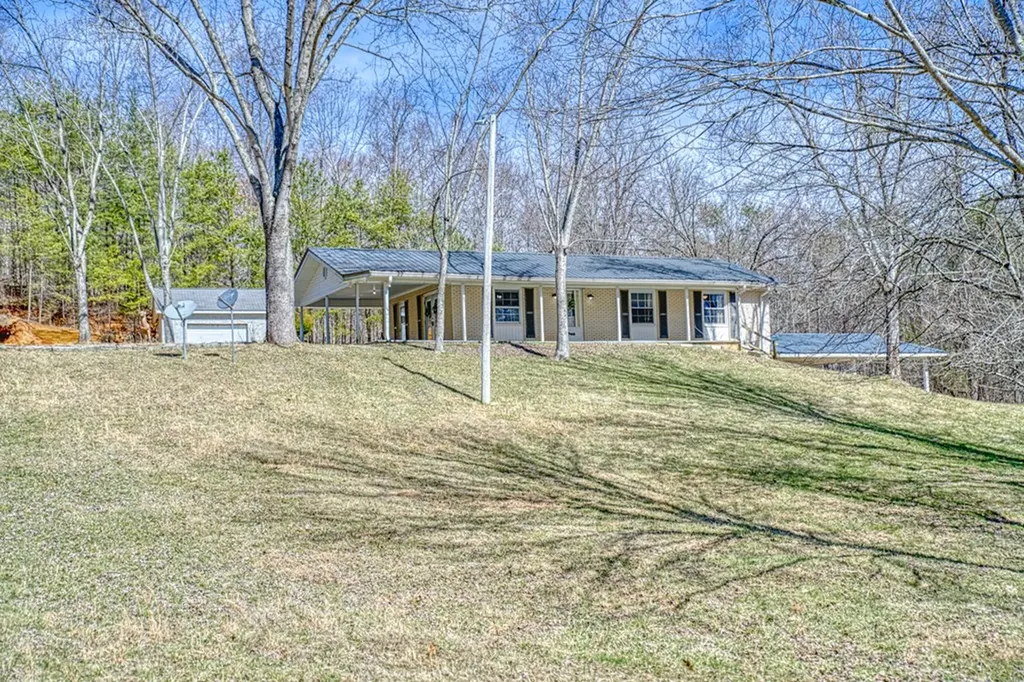 118 Effie Allen Lane Hilham TN 38568