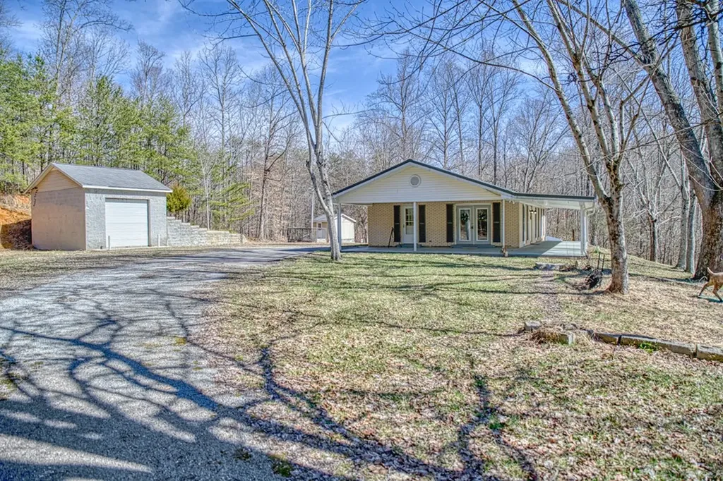 118 Effie Allen Lane Hilham TN 38568