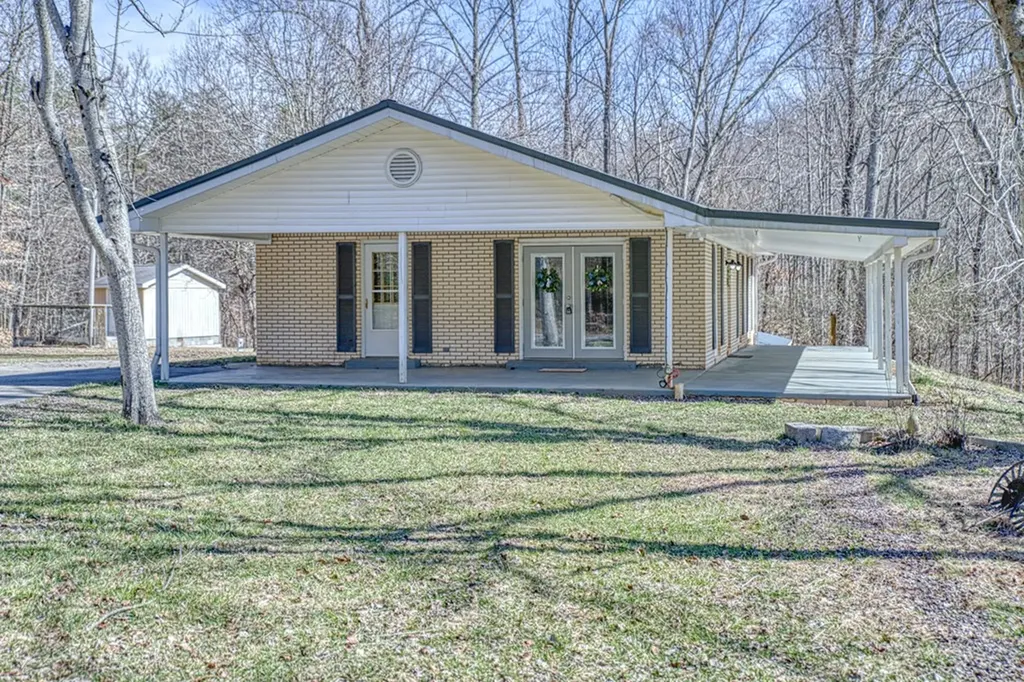 118 Effie Allen Lane Hilham TN 38568