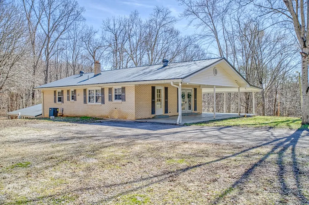 118 Effie Allen Lane Hilham TN 38568