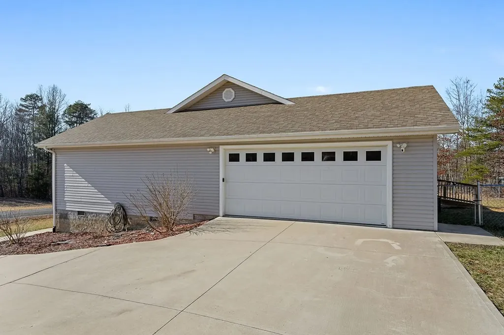 710 Rosenburg Reg Jamestown TN 38556