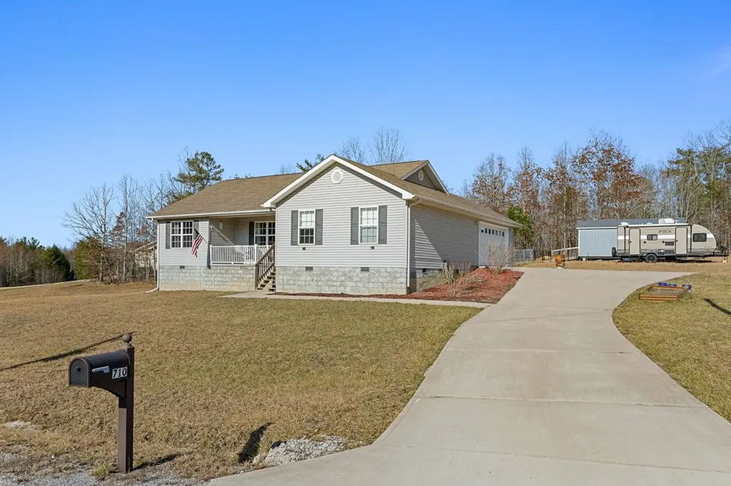 710 Rosenburg Reg Jamestown TN 38556